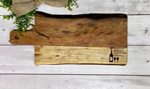 Engraved Acacia Wood Cutting Board – Rustic & Personalized Charm 🪵✨