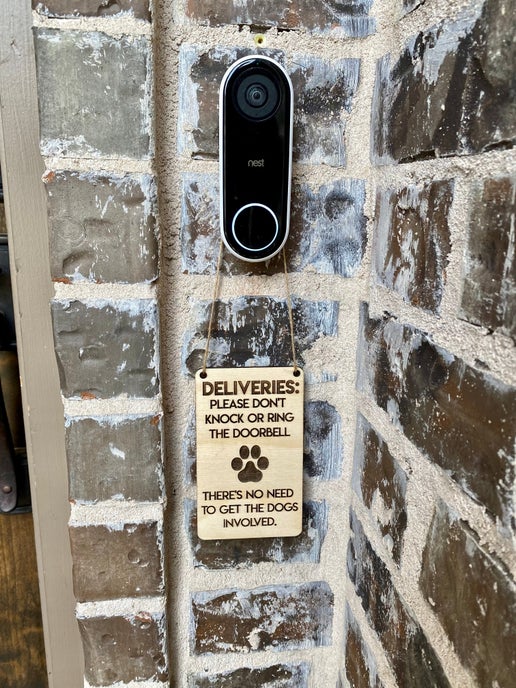 Custom Dog-Friendly Delivery Doorbell Sign - Keep the Peace with Adjustable Hanging Sign for Dogs 🐕📦