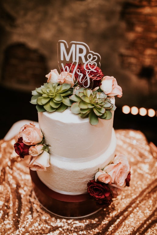 Elegant Acrylic “Mr. & Mrs.” Cake Topper